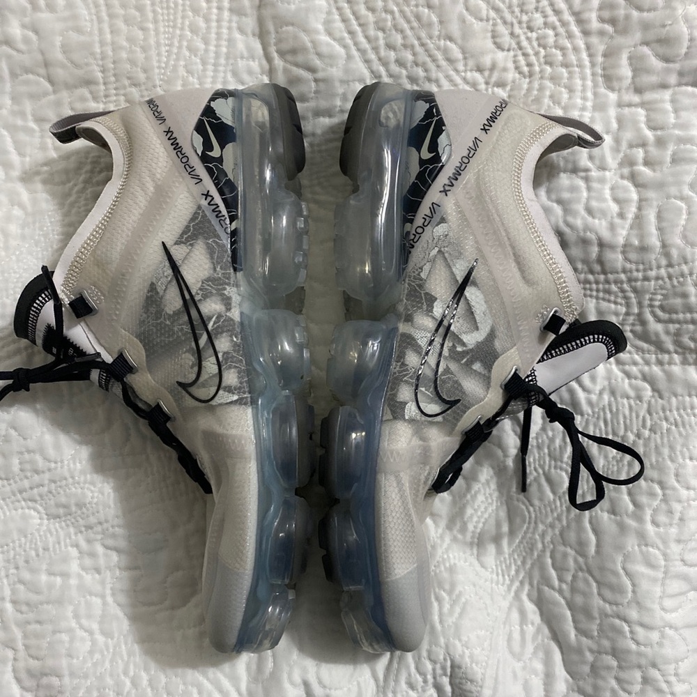 ‘Vast grey’ Nike Vapormax shoes
